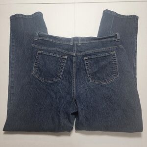 Gloria Vanderbilt size 14 Amanda jean. Distressed on waist.